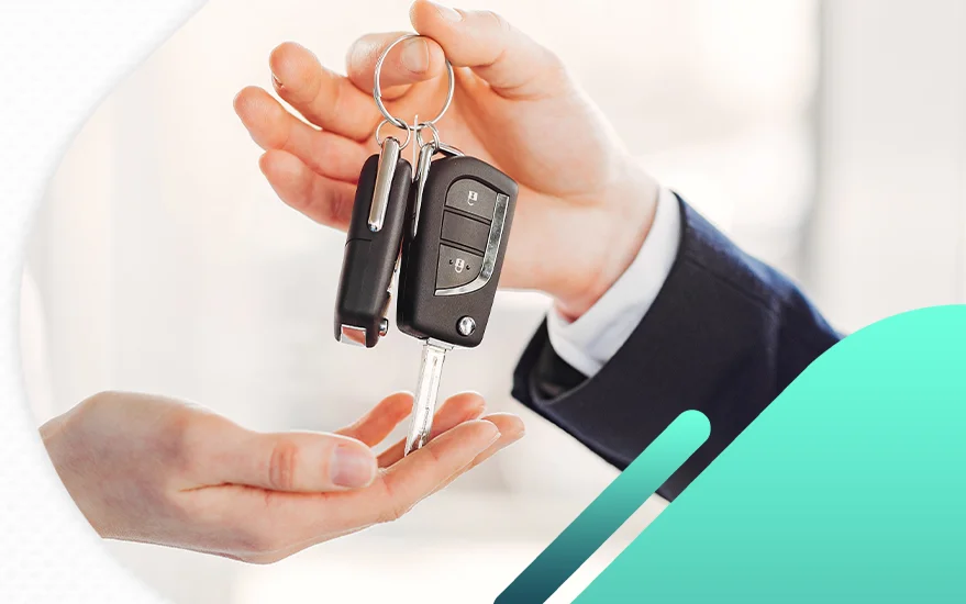 Motorista dirigindo com tranquilidade após contratar seguro auto da Seu Auto Brasil